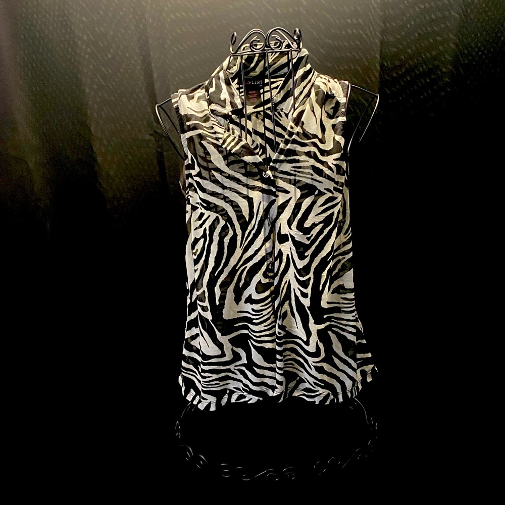 Women medium zebra shirt